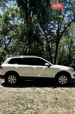 Внедорожник / Кроссовер Volkswagen Touareg 2011 в 