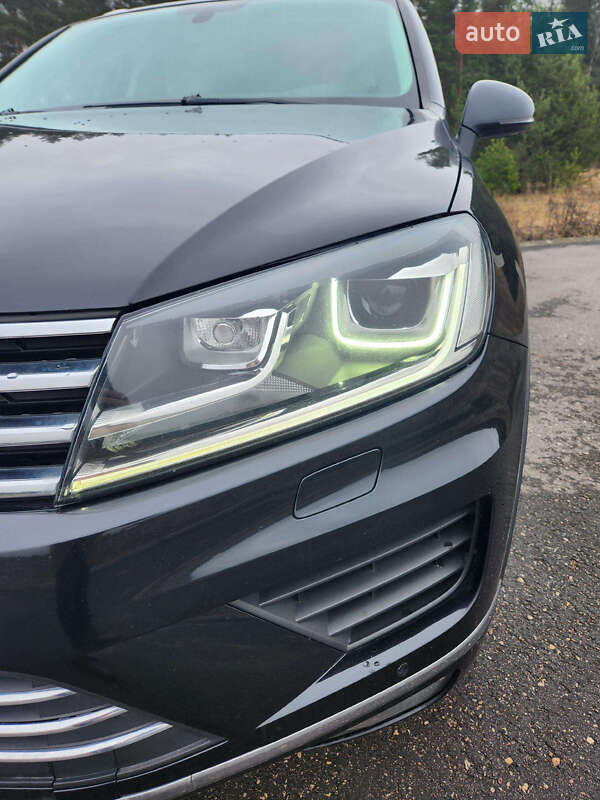 Внедорожник / Кроссовер Volkswagen Touareg 2015 в Тернополе