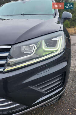 Внедорожник / Кроссовер Volkswagen Touareg 2015 в 