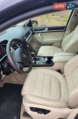 Внедорожник / Кроссовер Volkswagen Touareg 2015 в 