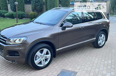 Позашляховик / Кросовер Volkswagen Touareg 2012 в Сумах