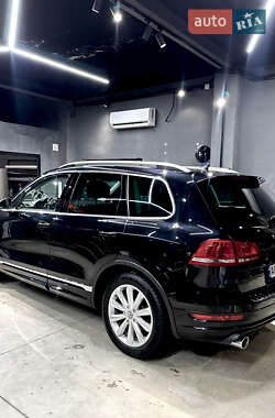 Внедорожник / Кроссовер Volkswagen Touareg 2013 в 