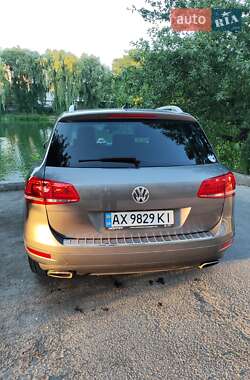 Позашляховик / Кросовер Volkswagen Touareg 2013 в 