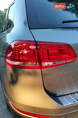 Позашляховик / Кросовер Volkswagen Touareg 2013 в 