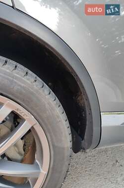 Позашляховик / Кросовер Volkswagen Touareg 2013 в 
