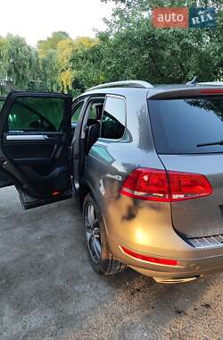 Позашляховик / Кросовер Volkswagen Touareg 2013 в 