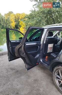Позашляховик / Кросовер Volkswagen Touareg 2013 в 