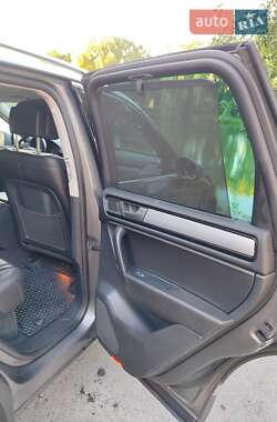 Позашляховик / Кросовер Volkswagen Touareg 2013 в 