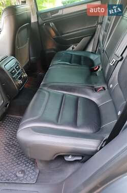 Позашляховик / Кросовер Volkswagen Touareg 2013 в 