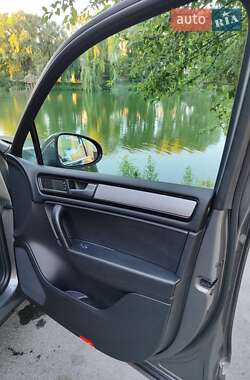 Позашляховик / Кросовер Volkswagen Touareg 2013 в 