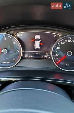 Позашляховик / Кросовер Volkswagen Touareg 2013 в 