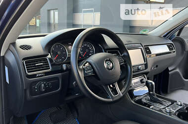 Позашляховик / Кросовер Volkswagen Touareg 2015 в Луцьку