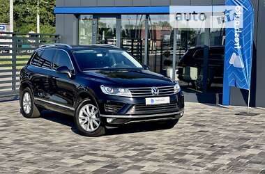 Внедорожник / Кроссовер Volkswagen Touareg 2015 в Ровно