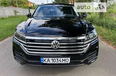 Позашляховик / Кросовер Volkswagen Touareg 2018 в Києві