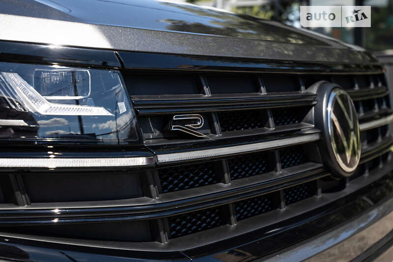 Позашляховик / Кросовер Volkswagen Touareg 2024 в Києві