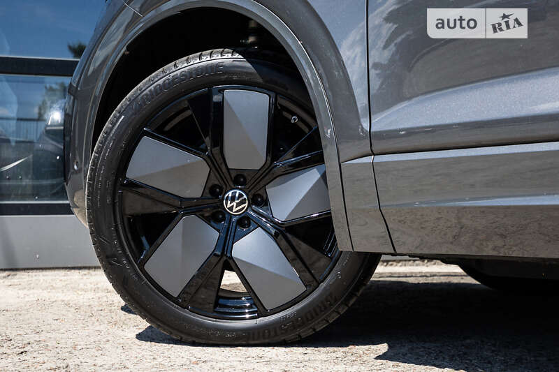 Позашляховик / Кросовер Volkswagen Touareg 2024 в Києві