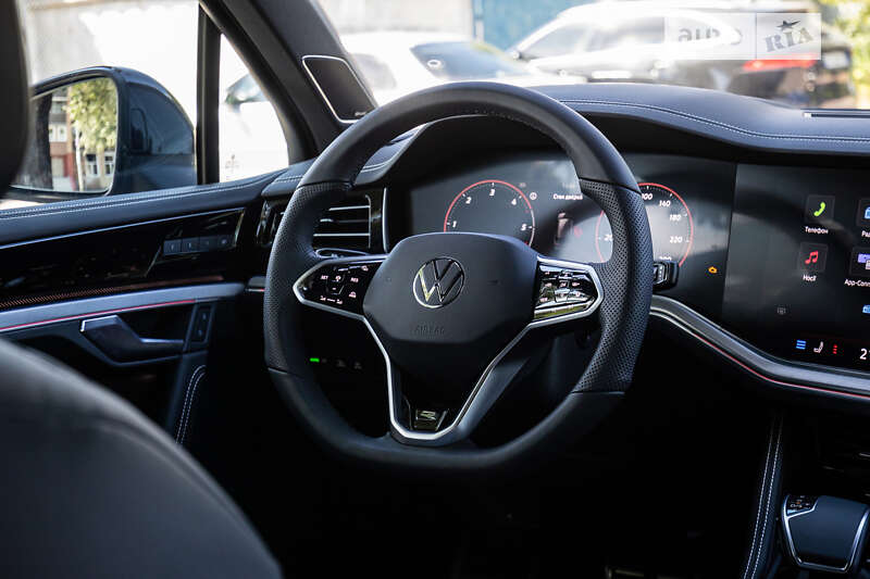Позашляховик / Кросовер Volkswagen Touareg 2024 в Києві