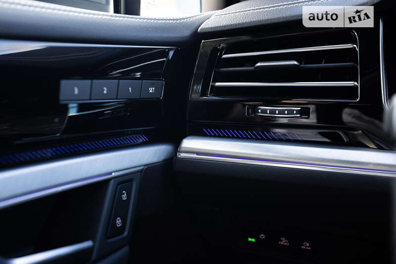 Позашляховик / Кросовер Volkswagen Touareg 2024 в Києві