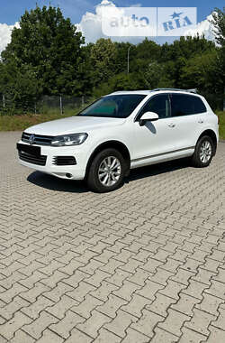 Внедорожник / Кроссовер Volkswagen Touareg 2012 в Киеве