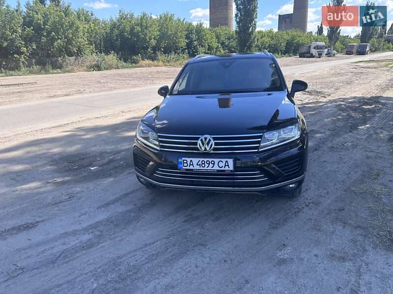 Позашляховик / Кросовер Volkswagen Touareg 2015 в Кропивницькому