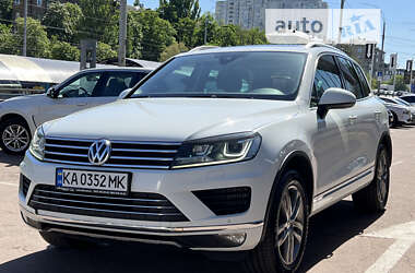 Позашляховик / Кросовер Volkswagen Touareg 2015 в Києві