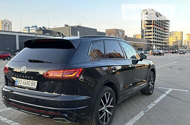 Позашляховик / Кросовер Volkswagen Touareg 2018 в Києві