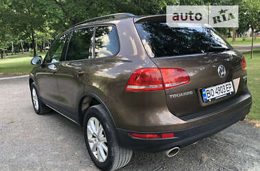 Позашляховик / Кросовер Volkswagen Touareg 2011 в Хмельницькому