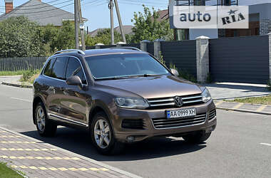 Внедорожник / Кроссовер Volkswagen Touareg 2011 в Киеве