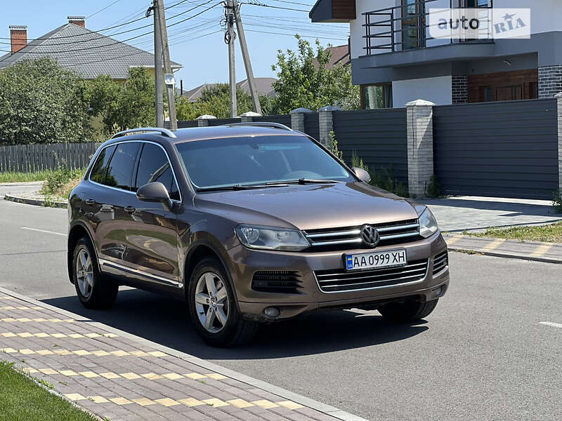 Позашляховик / Кросовер Volkswagen Touareg 2011 в Києві