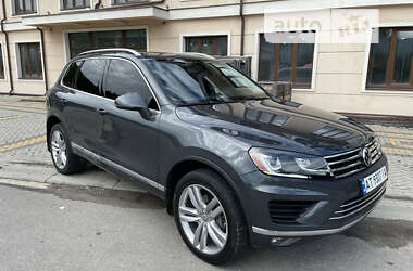 Позашляховик / Кросовер Volkswagen Touareg 2015 в Косові