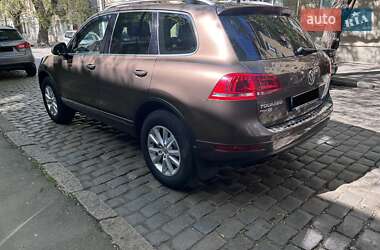 Внедорожник / Кроссовер Volkswagen Touareg 2012 в 