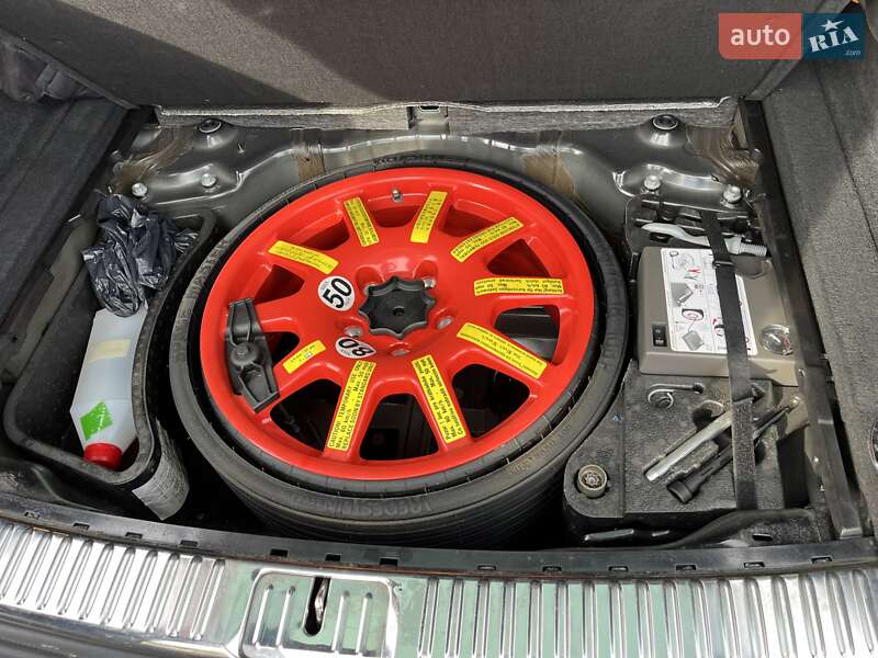 Внедорожник / Кроссовер Volkswagen Touareg 2013 в Львове