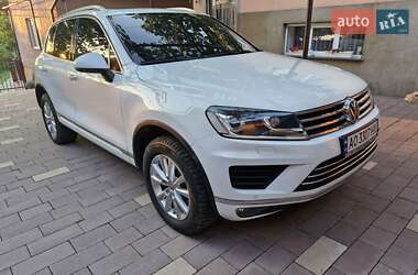 Внедорожник / Кроссовер Volkswagen Touareg 2015 в Иршаве