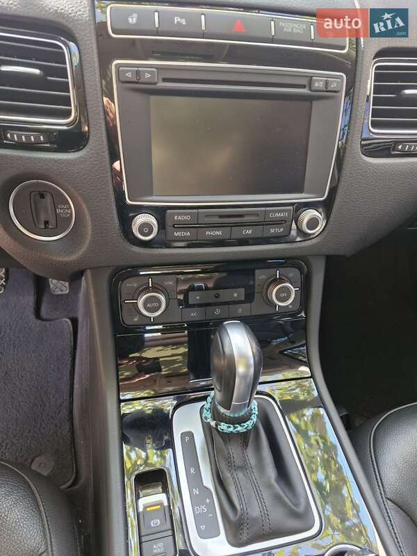 Позашляховик / Кросовер Volkswagen Touareg 2015 в Іршаві