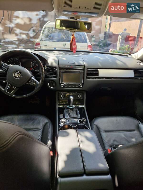 Позашляховик / Кросовер Volkswagen Touareg 2015 в Іршаві