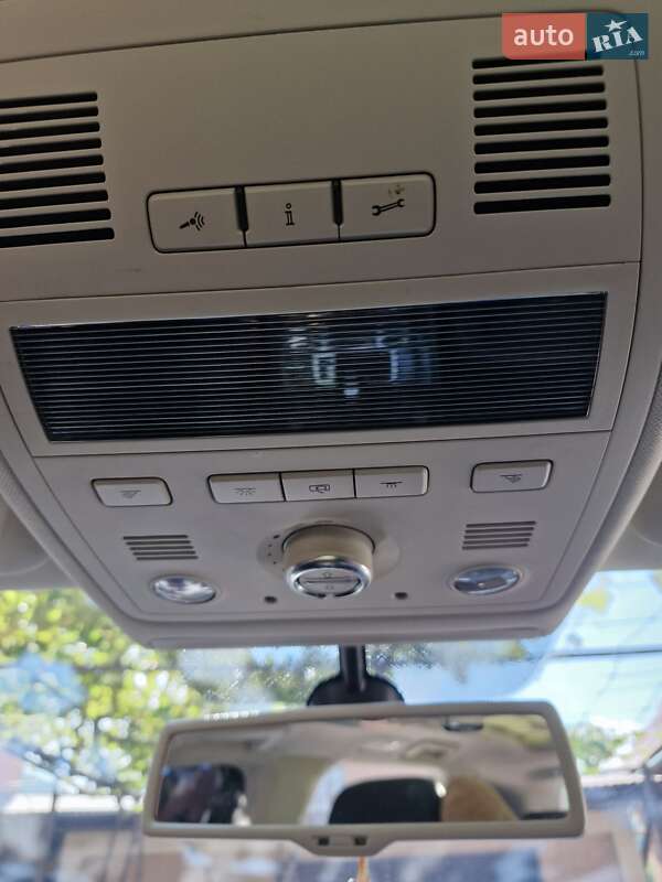 Позашляховик / Кросовер Volkswagen Touareg 2015 в Іршаві