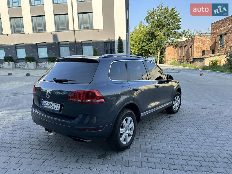 Внедорожник / Кроссовер Volkswagen Touareg 2011 в Львове
