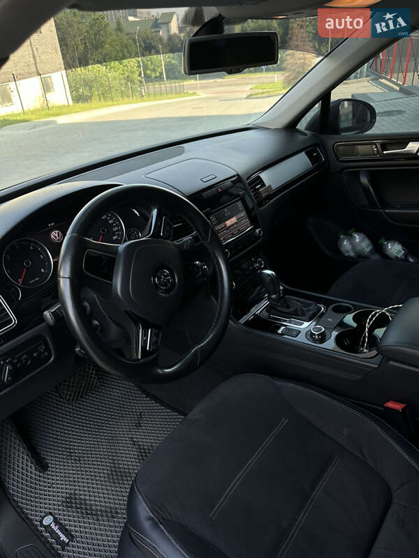Внедорожник / Кроссовер Volkswagen Touareg 2011 в Львове
