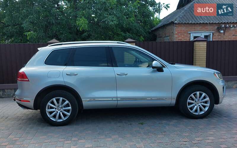 Позашляховик / Кросовер Volkswagen Touareg 2015 в Полтаві