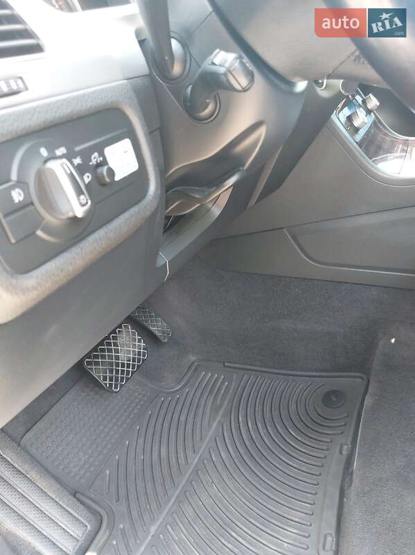 Позашляховик / Кросовер Volkswagen Touareg 2015 в Полтаві