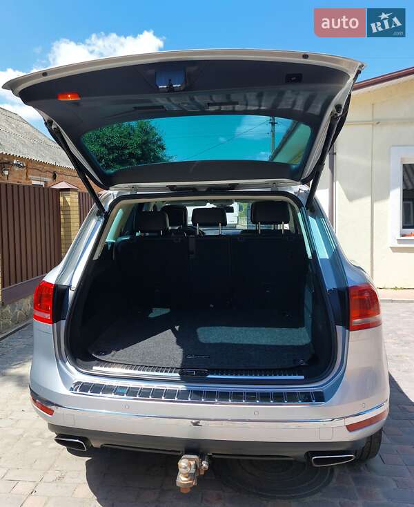 Позашляховик / Кросовер Volkswagen Touareg 2015 в Полтаві