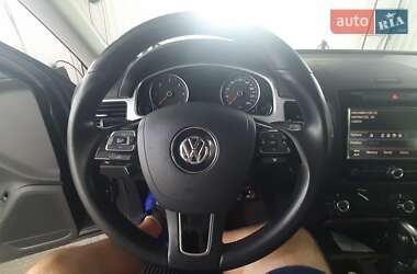 Внедорожник / Кроссовер Volkswagen Touareg 2012 в Киеве