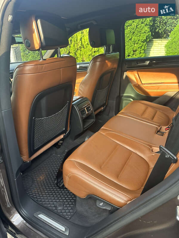 Позашляховик / Кросовер Volkswagen Touareg 2014 в Чернівцях