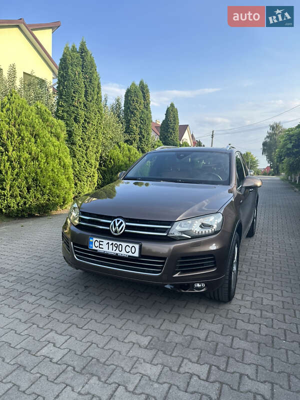 Позашляховик / Кросовер Volkswagen Touareg 2014 в Чернівцях