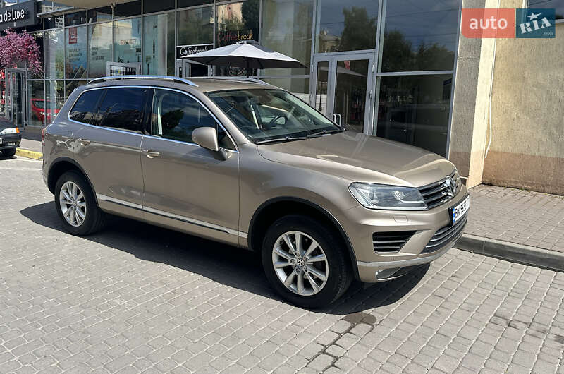 Внедорожник / Кроссовер Volkswagen Touareg 2015 в Хмельницком