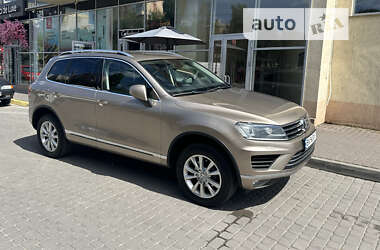 Позашляховик / Кросовер Volkswagen Touareg 2015 в Хмельницькому