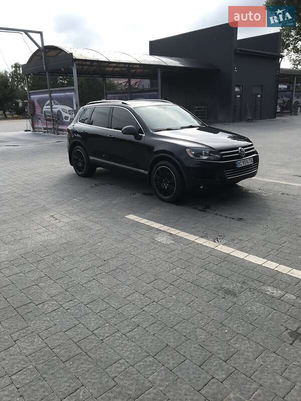 Внедорожник / Кроссовер Volkswagen Touareg 2012 в 