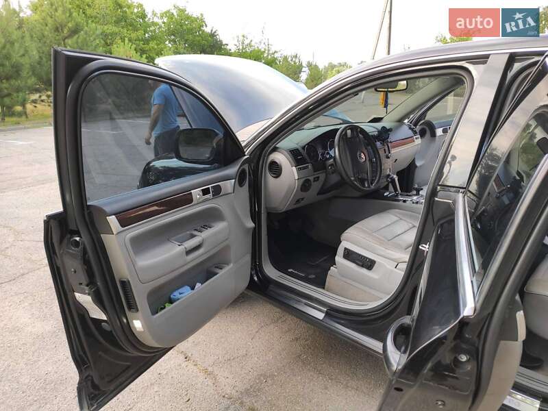 Позашляховик / Кросовер Volkswagen Touareg 2005 в Дніпрі