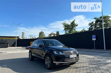 Внедорожник / Кроссовер Volkswagen Touareg 2015 в Киеве