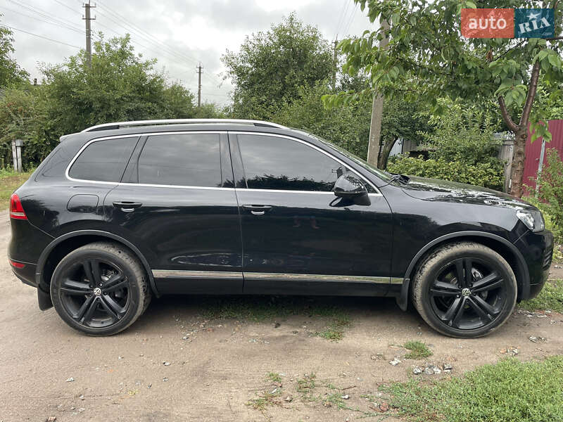 Внедорожник / Кроссовер Volkswagen Touareg 2012 в Конотопе